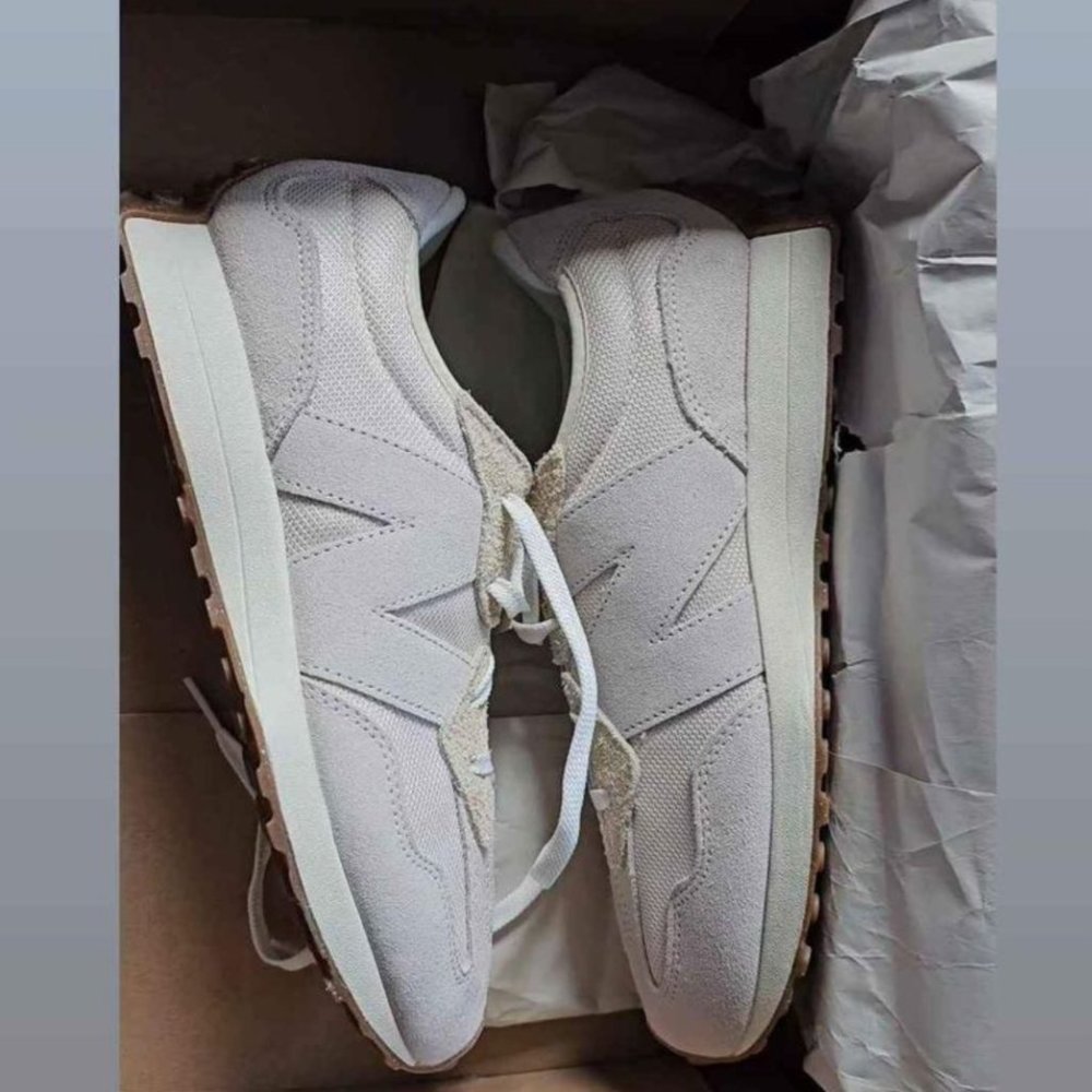 (Rare) New Balance sneakers 327 style kids size 7 women's 8 or 8 1/2